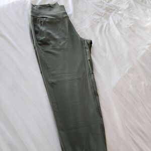 NEWOT Athleta Venice Jogger Size M, olive green $98